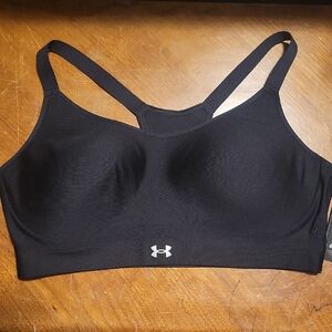 Under Armour Women's Sleek Black Sports Bra